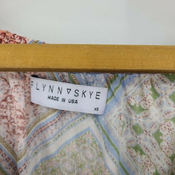 New Flynn Skye Maple Top Womens XS Moroccan Tiles Short Sleeve - Picture 3 of 6